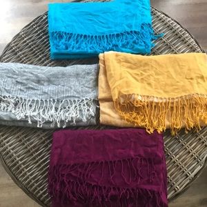 4 pashminas / scarves